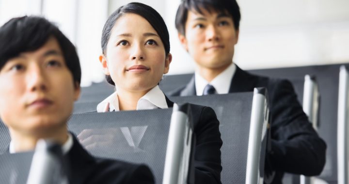 新卒1年目に「ディオール」のカバンを買った友人に衝撃！？ 年収600万円で高級ブランドが買える？
